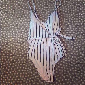 Cup she one piece with tags still on it